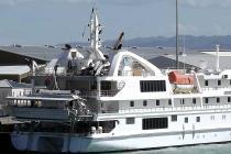 2 COVID-positive passengers on Coral Discoverer ship in Hobart (Tasmania)