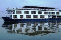 RV Rajmahal cruise ship (Ganges River, India)