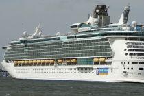 VIDEO: Freak storm rip through Royal Caribbean cruise ship Independence OTS in Florida
