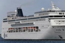 MSC Cruises' ship Sinfonia breaks mooring in Syracuse (Italy) due to gale force winds