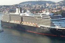 HAL's ships MS Zuiderdam and MS Volendam leave Port Everglades (Florida USA) on roundtrip World Cruises