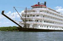 American Heritage cruise ship (Queen of the Mississippi riverboat)