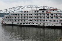 American Heritage cruise ship (Queen of the Mississippi riverboat)